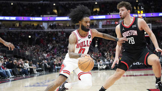 Houston Rockets center Alperen Sengun (28) defends Chicago Bulls guard Coby White (0) during the second half at United Center
